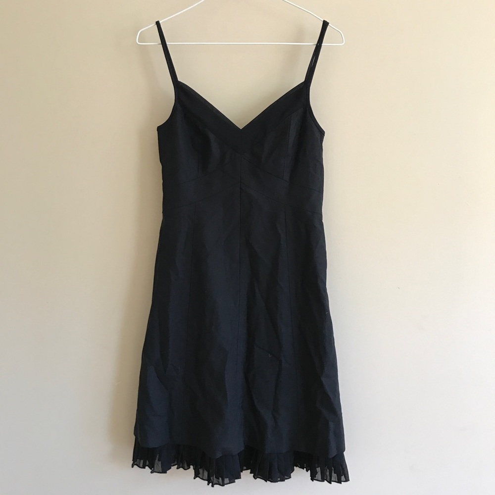 Theory sleeveless v-neck ruffled hem dress